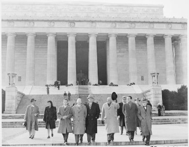 Photograph of a group of unidentified dignitaries outside the Lincoln Memorial in Washington. - NARA - 199497 photo