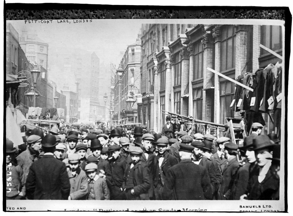 Petticoat Lane, London LCCN2014719387