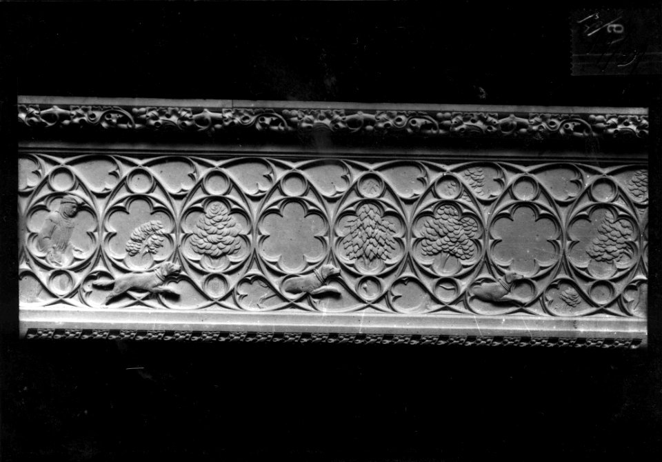 Photograph of a part of a frieze Cuypershuis 0686 (079)