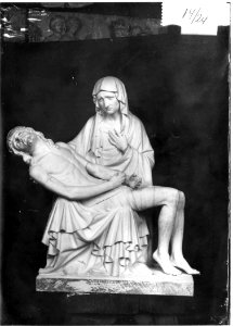 Photograph of a Pietà Cuypershuis 0688b (24)