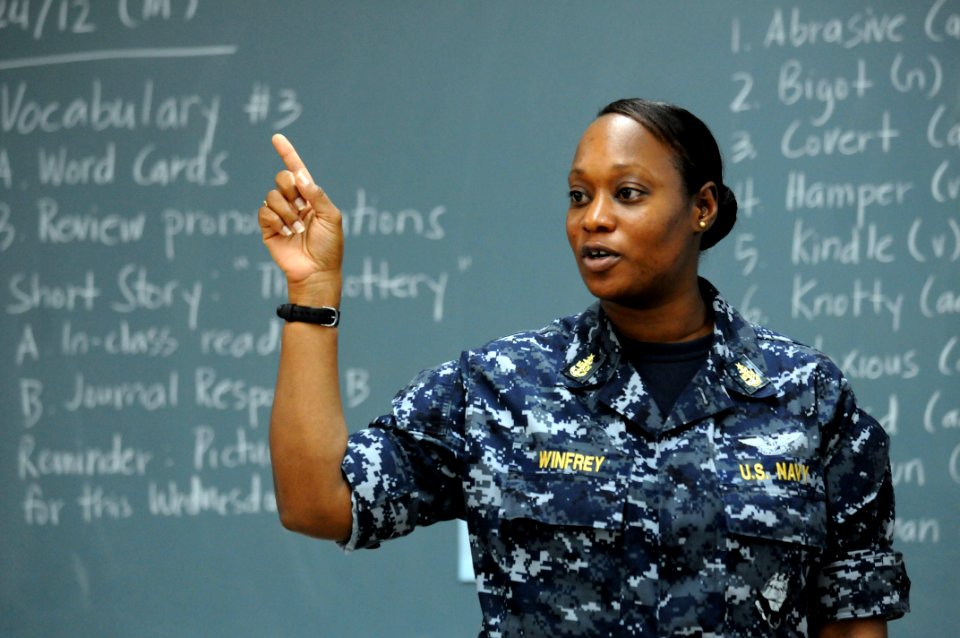 Petty officers visits career day at high school 120924-N-WW409-154