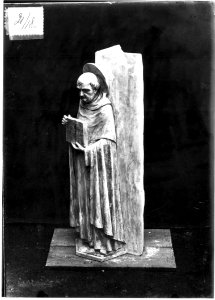Photograph of a sculpture of a male saint Cuypershuis 0689b (18)