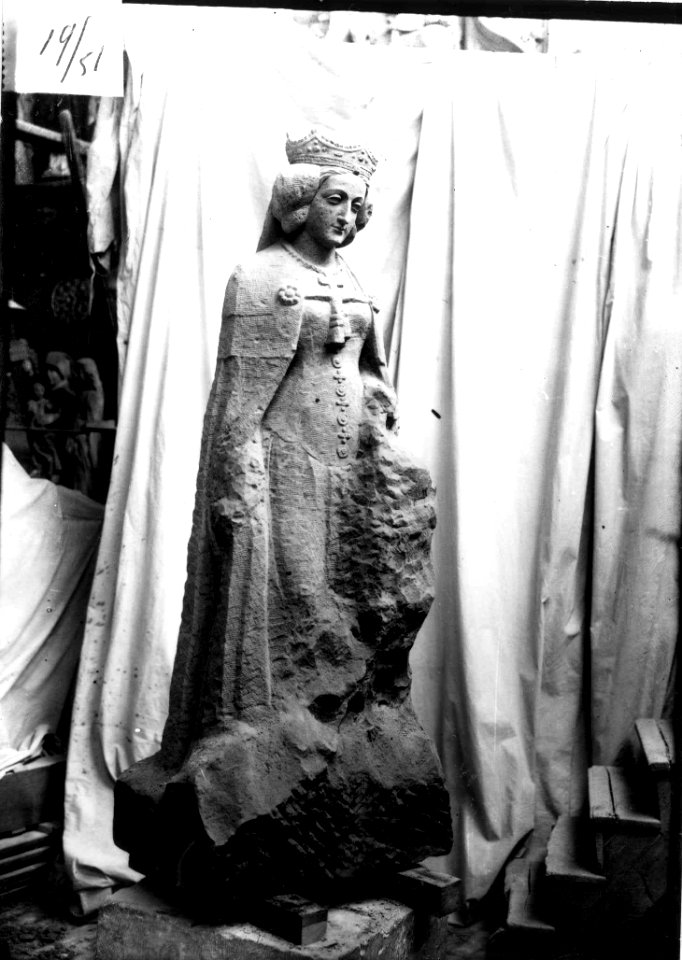 Photograph of a statue of a countess of Holland Cuypershuis 0686 (102)
