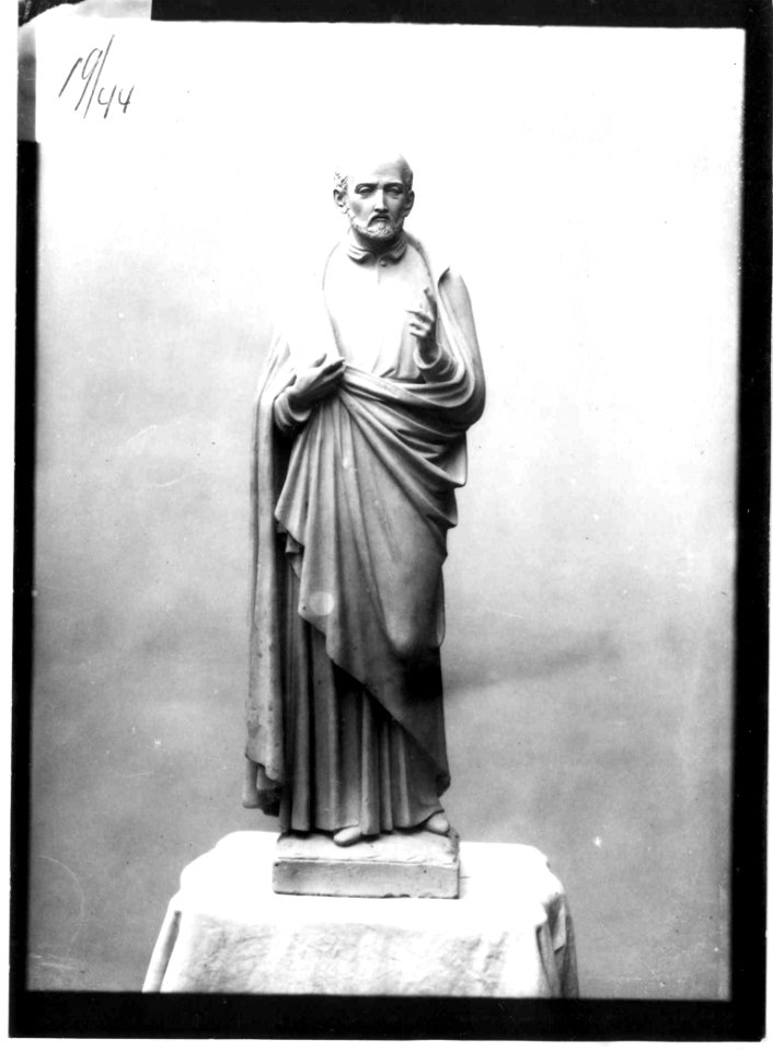 Photograph of a statue of a male saint Cuypershuis 0686 (096)