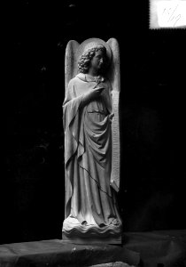 Photograph of a statue of an angel Cuypershuis 0688c (18)