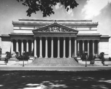 Photograph of a View of the National Archives from Constitution Avenue (35594879866)