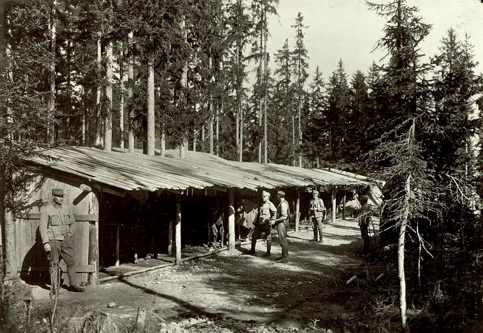 Pferdeunterstände(Trainlager bei Maria Schnee)Aufgen.22.IV.1915. (BildID 15460321)