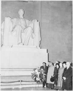 Photograph of a group of unidentified dignitaries with a wreath in front of the statue of Lincoln in the Lincoln... - NARA - 199498 photo
