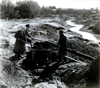 PG - Miners washing gold-bearing sand near Beryozovsky