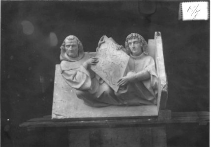 Photograph of a plaster cast of a corbel from the Kasteel de Haar Cuypershuis 0688c (06)