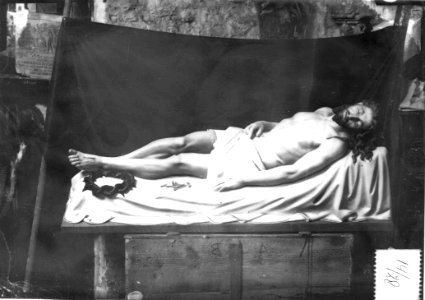 Photograph of a sculpture of the dead Christ Cuypershuis 0688b (27)