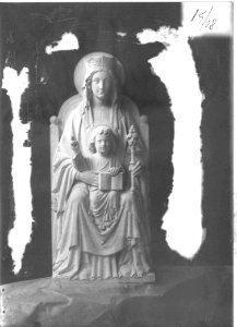 Photograph of a sculpture of the Virgin and Child Cuypershuis 0688c (26)
