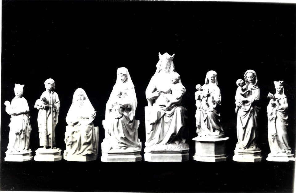 Photograph of eight statues of saints Cuypershuis 0687a (025)