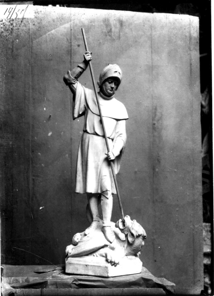 Photograph of a statue of Saint George and the Dragon Cuypershuis 0686 (107)