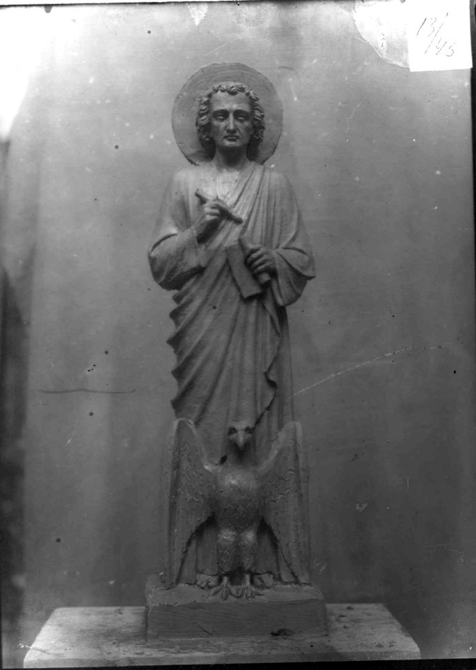 Photograph of a statue of Saint John the Evangelist Cuypershuis 0688a (043)
