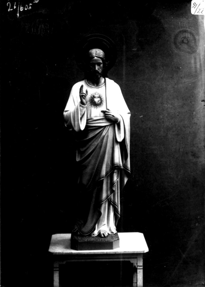 Photograph of a statue of the Sacred Heart of Jesus Christ Cuypershuis 0689b (22)