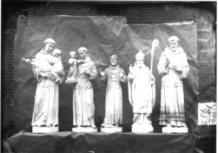 Photograph of five religious statues Cuypershuis 0686 (033)