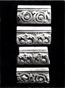 Photograph of four plaster casts from the Munsterkerk Cuypershuis 0687a (014)