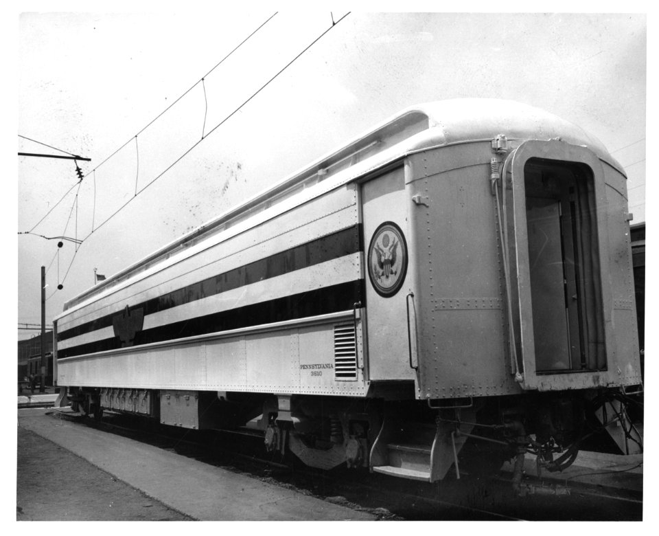 Photograph of Freedom Train Display Car (18896846160)