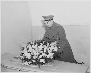 Photograph of Field Marshal Harold Alexander laying a wreath on the grave of George Washington at Mount Vernon. - NARA - 199511