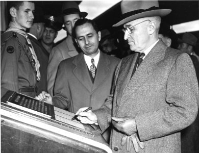 Photograph of President Harry S. Truman as He Signs the Guestbook of Freedom Train (18896847750)