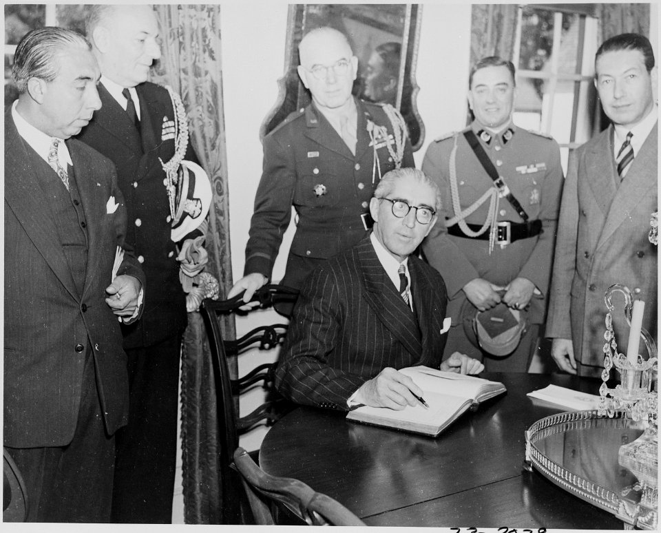 Photograph of President Juan Antonio Rios of Chile signing a visitor's book, evidently at Mount Vernon. - NARA - 199232