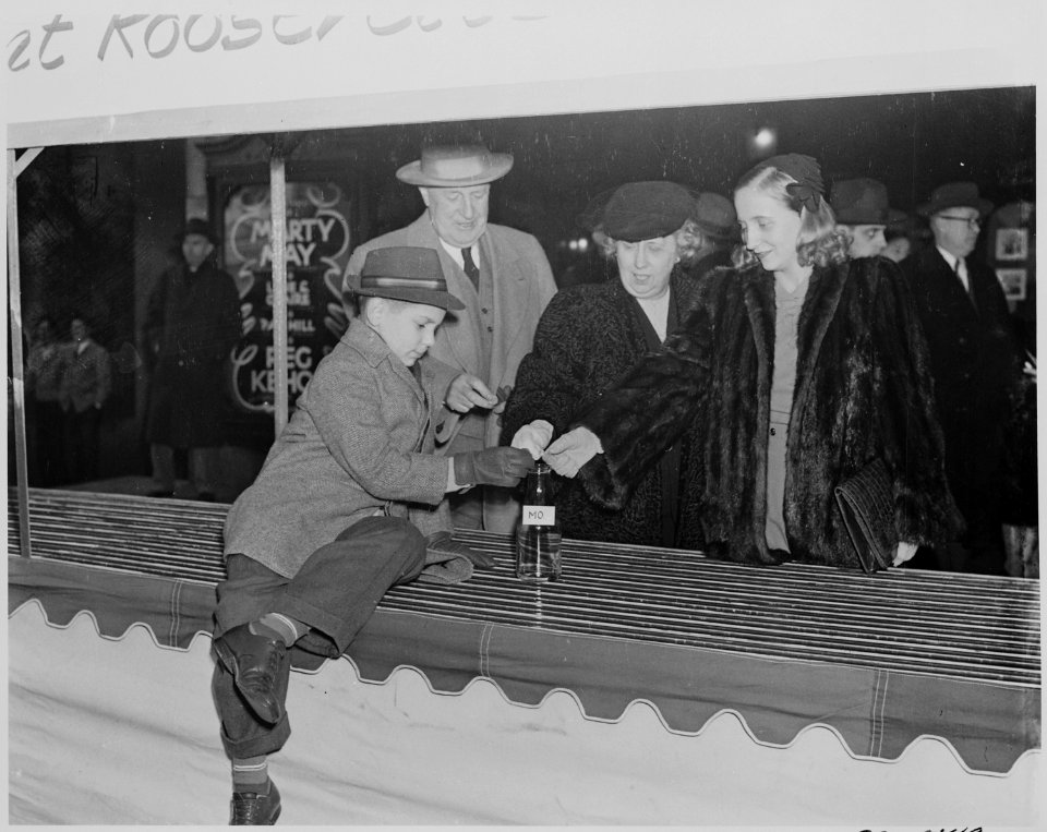 Photograph of First Lady Bess Truman and Margaret Truman, with unidentified persons, making a public appearance in... - NARA - 199304