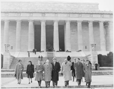 Photograph of a group of unidentified dignitaries outside the Lincoln Memorial in Washington. - NARA - 199497 photo