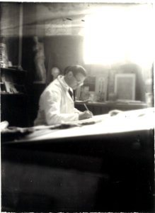 Photograph of a man working in a workshop Cuypershuis 0687c (001)