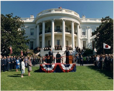 Photograph of President Reagan making remarks at the White House State Visit of Japanese Prime Minister Nakasone... - NARA - 198583 photo