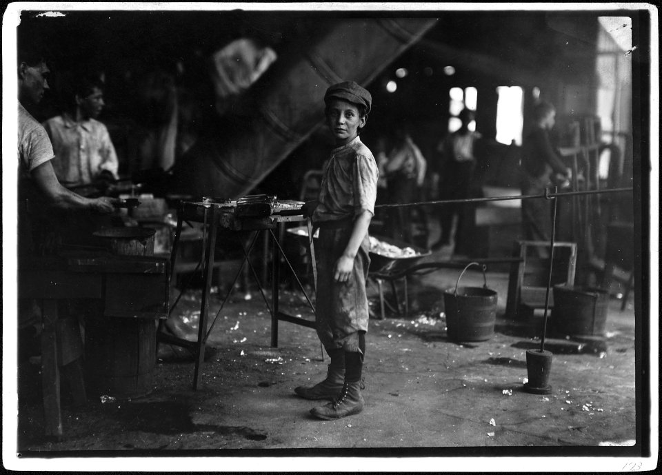 Photograph of Glass Factory Worker Rob Kidd - NARA - 523439