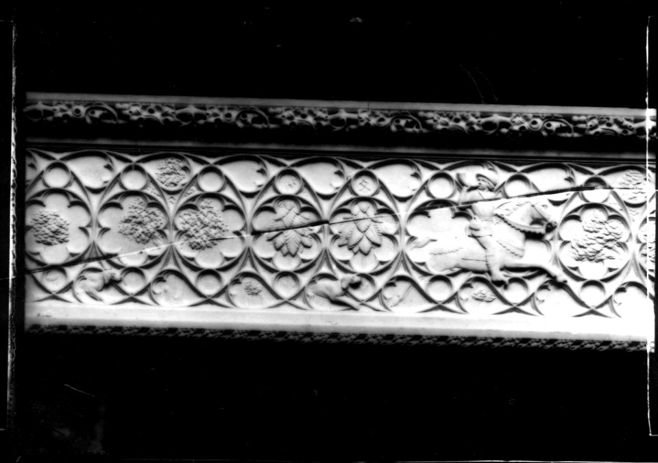Photograph of a part of a frieze Cuypershuis 0686 (082)