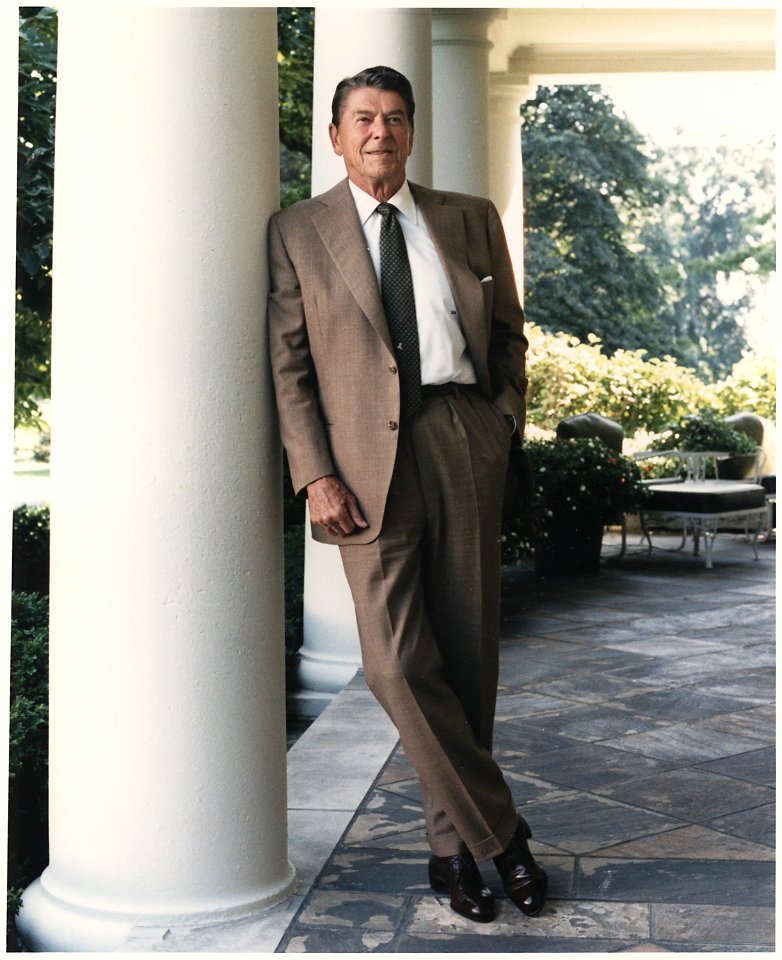 Photograph of President Reagan posing on the White House Colonnade - NARA - 198553