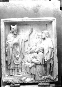 Photograph of a relief of a bishop or pope saint Cuypershuis 0686 (050)