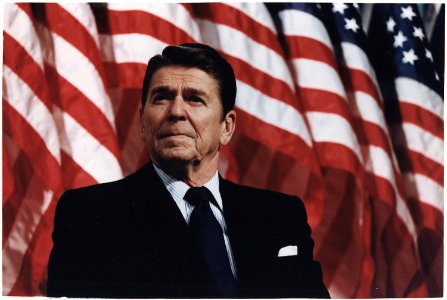 Photograph of President Reagan speaking at a Rally for Senator Durenberger in Bloomington, Minnesota - NARA - 198527 photo