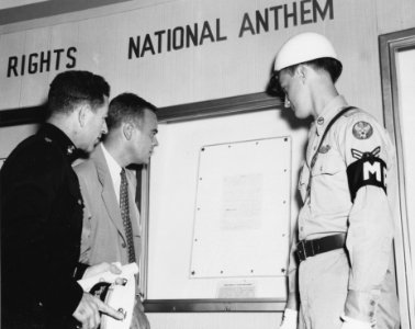 Photograph of Lt. Col. Scott, USMC, and John F. (Mike) Simmons at the Official Preview of the Freedom Train Exhibit (19084606965)