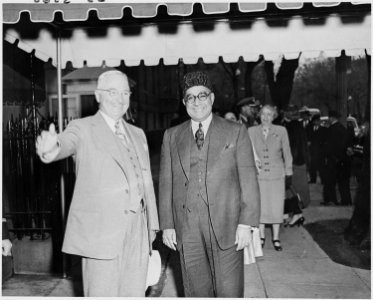 Photograph of President Truman and Prime Minister Liaquat Ali Khan of Pakistan in Washington during the Prime... - NARA - 200197
