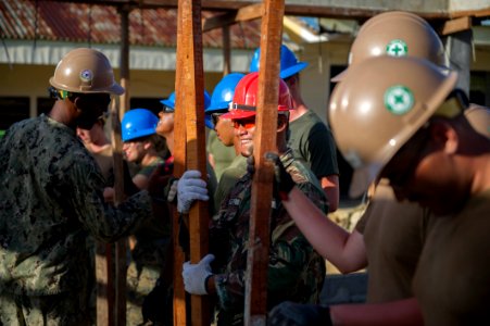 PHL, U.S. strengthen bonds together 150410-N-HA376-198