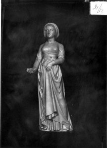 Photograph of a statue of a woman Cuypershuis 0689b (12)