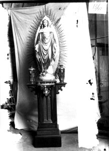 Photograph of a statue of Our Lady of the Miraculous Medal Cuypershuis 0688a (040)