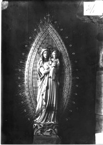 Photograph of a statue of the Virgin and child Cuypershuis 0689b (01)