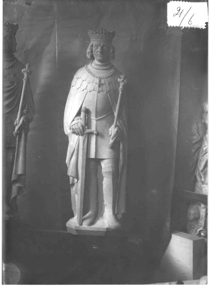 Photograph of a statue of William IV, count of Holland Cuypershuis 0689b (06)