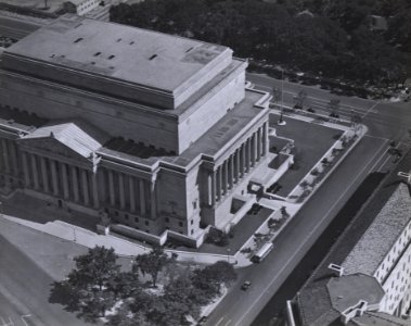 Photograph of an Aerial View of the National Archives Building, Pennsylvania Avenue and 9th Street, Washington, D.C. (35229264114) photo