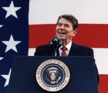 Photograph of President Reagan at a Reagan-Bush Rally in New York - NARA - 198556 (cropped) photo