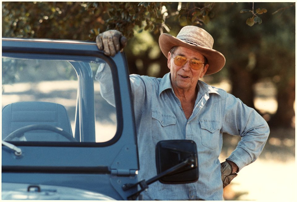 Photograph of President Reagan at Rancho Del Cielo - NARA - 198567