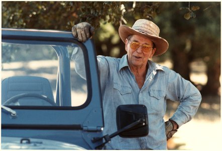 Photograph of President Reagan at Rancho Del Cielo - NARA - 198567