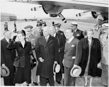 Photograph of President Truman with President Gabriel Gonzalez Videla of Chile, Mrs. Truman, and other dignitaries... - NARA - 200204