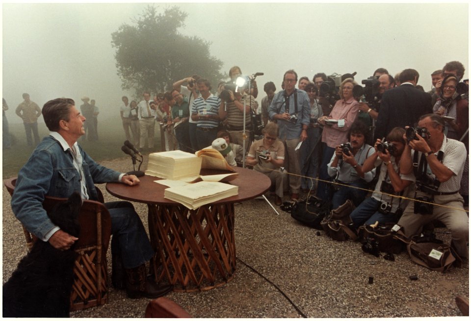 Photograph of President Reagan meeting with the Press after signing the Tax Reconciliation Bill, Rancho Del Cielo - NARA - 198520