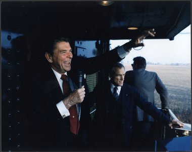 Photograph of President Reagan on the Whistle stop Tour through Ohio - NARA - 198558