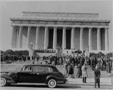Photograph of ceremony at Lincoln Memorial celebrating Lincoln's Birthday. - NARA - 199061